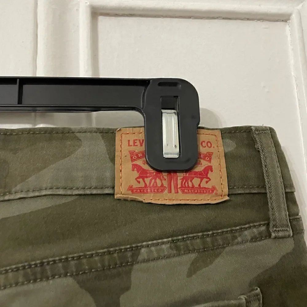 Levi’s 711 camo pants